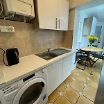 Nice Triple Room At 2 Iveragh Rd-7