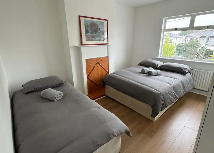 Nice Triple Room At 2 Iveragh Rd-7