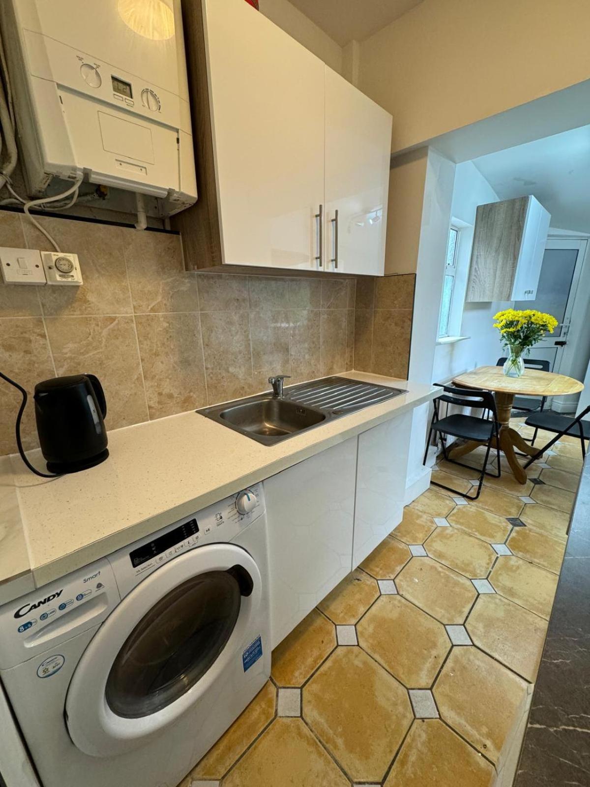 Nice Triple At 2 Iveragh Rd-7 Guest house Dublin